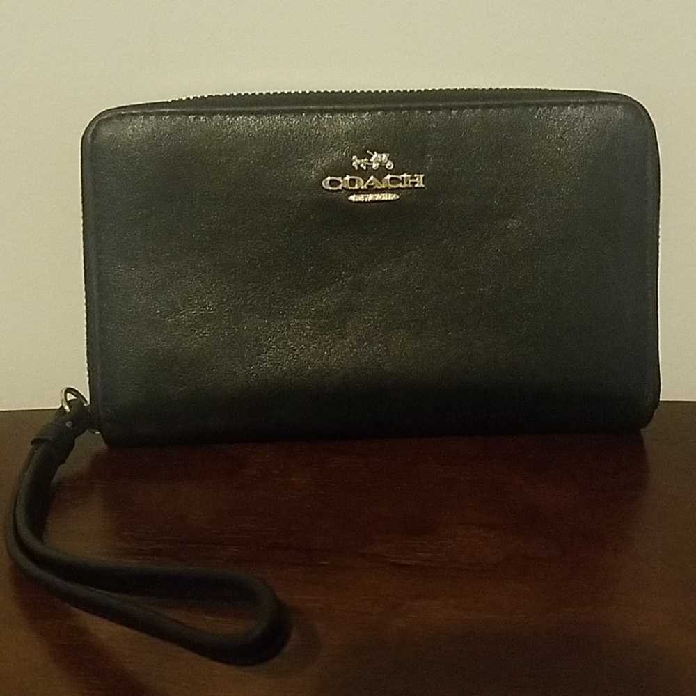 Coach Black Leather Wristlet in Perfect Condition